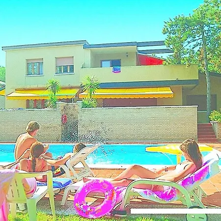 Lignano Sea Front With Pool *