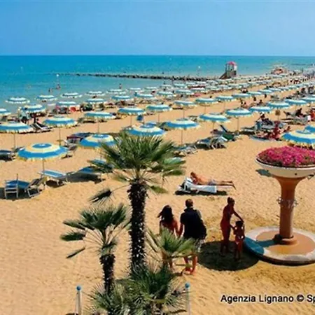 Lignano Sea Front With Pool